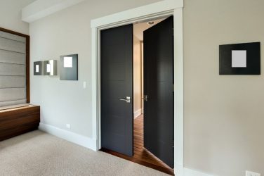 الأبواب الداخلية في الجزء الداخلي للشقة (305+ صور): خيارات أنيقة وعصرية