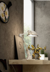 مصباح المصباح المكتبي: ملحق مهم في أي منطقة داخلية (160+ صور للحمام والمطبخ وغرفة المعيشة)