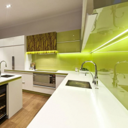 إضاءة مناسبة في المطبخ: خيارات حديثة لتصميم مريح (155+ صورة)