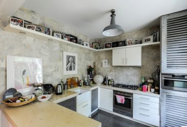 Wall decoration in the kitchen: 205+ Photo Options (panels, laminate, plaster). How to combine practicality with aesthetics?