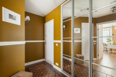 Opzioni interne nel corridoio: oltre 225 disegni fotografici (pietra / laminato / piastrella / affresco). Quale colore della parete è migliore?