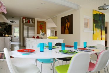 Mutfakta oval masa - Herhangi bir iç mekan için üniversal versiyon (210+ Sürgülü, cam ve ahşap modellerin fotoğrafları)