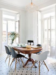 Mesa ovalada en la cocina: versión universal para cualquier interior (más de 210 fotos de modelos deslizantes, de vidrio y de madera)