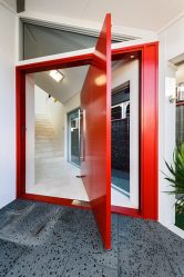 Entrance plastic doors in a private house (145+ Photo): How to make and securely and beautifully?