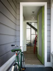 Ingång av plastdörrar i ett privat hus (145+ foto): Hur man gör och säkert och vackert?