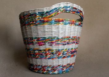 Tecendo cestas de tubos de jornal passo a passo para iniciantes (90 + Foto). Como começar e terminar?