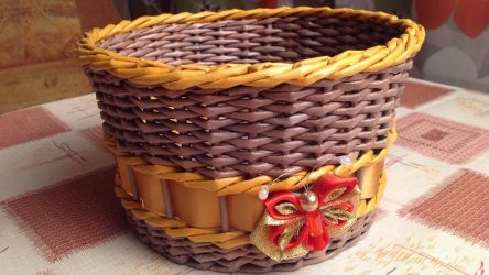 Weaving baskets of newspaper tubes step by step for beginners (90 + Photo). How to start and finish?