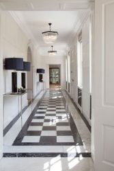 Ubin di lantai di koridor (245+ Foto) - Bagaimana untuk memilih dan letakkan? Pilihan moden dan cantik