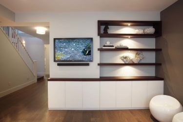 TV raft pe perete (295+ Fotografii): Design nuanțe (balamale, colț, sticlă)