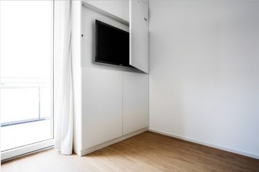 Mensola TV sul muro (295+ foto): sfumature di design (incernierato, angolo, vetro)