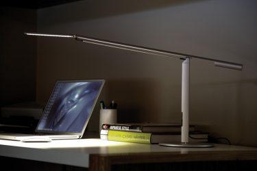 Regole di progettazione illuminotecnica: lampade da tavolo per il tavolo.Le migliori opzioni che si adattano a tutti