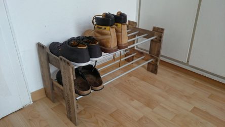 Hall de entrada com prateleiras para sapatos e roupas As mãos: 125 + opções de foto (com um assento, com um cabide, com um banquinho e não só)