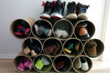 Hall d'entrée avec étagères pour chaussures et vêtements Les mains: plus de 125 options photo (avec siège, avec cintre, avec banquette et pas seulement)