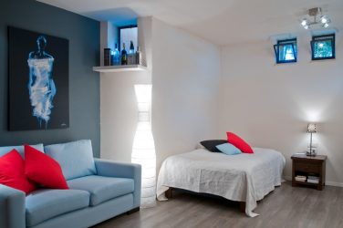 Katil sofa Lurus dan sempit moden dengan kawasan tidur dari A hingga Z (175+ Foto di dapur dan di ruang tamu)