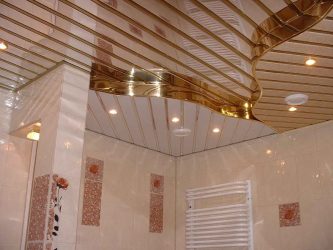 욕실의 랙 천장 : 완벽한 결과를위한 4 단계. DIY 설치