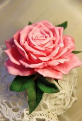 Rosas grandes e pequenas de Foamiran: 150+ (foto) com instruções passo a passo. 7 master classes detalhadas para iniciantes