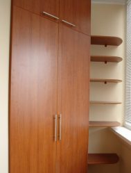 Balkongestaltung mit Garderobe - wir sparen Platz für die Wohnung (165+ Fotos). Wie macht man einen schönen Schrank mit eigenen Händen?