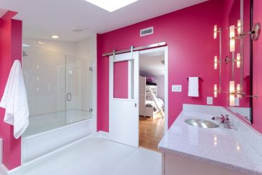De keuze van gordijnen in de badkamer: 175+ (foto) voor uw ontwerp (stof, kunststof, glas)