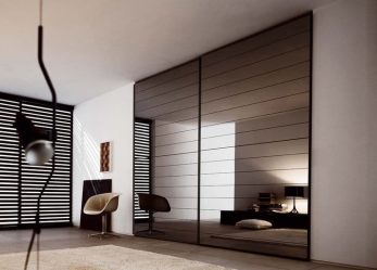 문에 커튼 - 집안에 조화를 이루는 방법? 아름답고 현대적인 아이디어의 215+ 사진