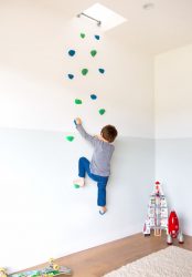 Σουηδικό τείχος σε ένα διαμέρισμα για παιδιά και ενήλικες με τα χέρια τους (135 + Φωτογραφίες)
