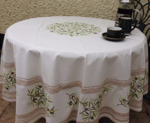 Expérimenter des nappes sur la table: plus de 265 photos de belles et modernes options (silicone, transparent, ajouré)