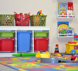 Rack för böcker och leksaker i barnkammaren: En enkel och original gör-det-själv-lagringssystemlösning (225 + foto)