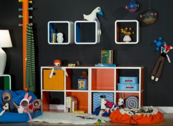 Rack para libros y juguetes en el vivero: una solución simple y original para el sistema de almacenamiento por sí mismo (225 + Foto)