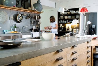 Arbeitsplatte aus Stein - wir verändern das Interieur der Küche. Anwendungsfunktionen