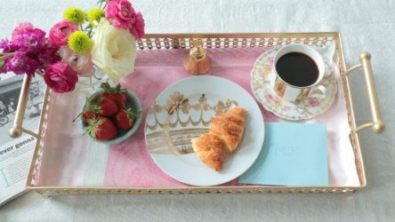 Mic dejun Tabelul în pat face-l singur: Modele practice pentru confort