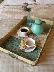 Mic dejun Tabelul în pat face-l singur: Modele practice pentru confort