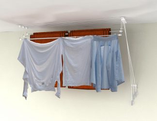 85+ Photos d'outils pour faire sécher les vêtements sur le balcon: faites-les vous-même: cintre, lianes, cordes. Quelle option choisir?