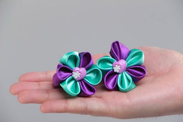 Come realizzare un fiore da un nastro Fare le tue stesse mani (più di 90 foto): Classi master semplici per creare un bocciolo meraviglioso