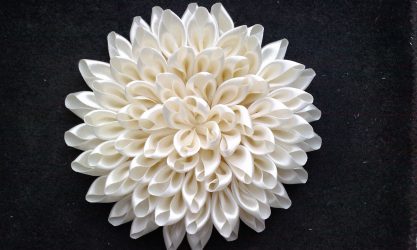 Hoe maak je een bloem uit een lint Zelf je handen maken (90+ foto's): eenvoudige masterclasses voor het maken van een mooie knop