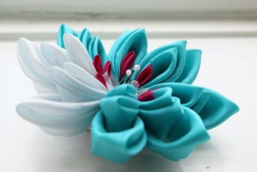 Wie man aus einem Band eine Blume macht Selber machen (90+ Fotos): Einfache Meisterkurse zum Erstellen einer schönen Knospe