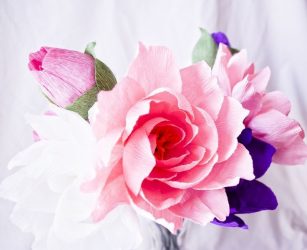 كيف تصنع الزهور من الورق المموج بيديك؟ 125 صور و 5 ورش عمل بسيطة