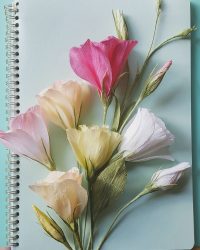 अपने हाथों से नालीदार कागज से फूल कैसे बनाएं? 125 तस्वीरें और 5 सरल कार्यशालाएं