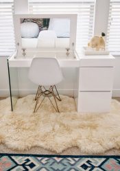 Aynalı ve aydınlatmalı tuvalet masası: 140+ (Fotoğraf) Yatak odanız için seçenekler