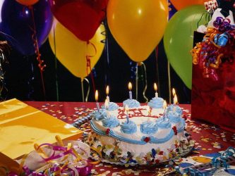 Hoe een kamer voor de verjaardag van een kind met eigen handen te versieren? 140 Foto's met heldere ideeën