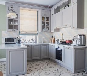 Hoe maak je een smalle en lange keuken: Nuances en trucs voor een klein interieur (175+ foto's)