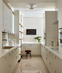 Cách làm nhà bếp hẹp và dài: sắc thái và thủ thuật cho nội thất nhỏ (175+ Ảnh)