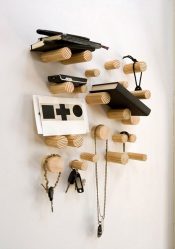 Wall Hanger fai da te nel corridoio: con una scatola da scarpe, con una mensola, con ganci. Dimentica la mancanza di spazio!
