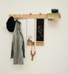 Wall Hanger do it yourself in the hallway: with a shoebox, with a shelf, with hooks. Forget about the lack of space!