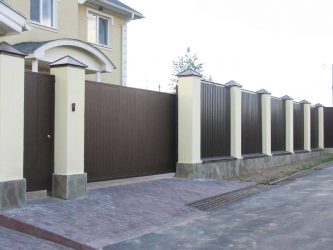 صنع الأسوار من الأرضيات المموجة لمنزل خاص: 135+ (صور) الأسوار الجميلة بأيديهم