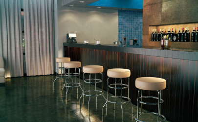 Nova tendência no interior: por que os bancos de bar são tão populares? (de madeira, metal, com costas). A solução perfeita para uma estadia agradável (mais de 145 fotos)