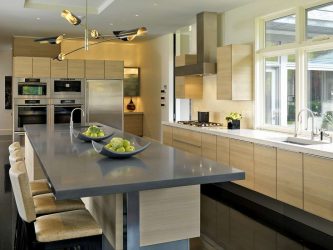 Decoração de interiores de uma grande cozinha moderna: 200 + (foto) idéias de design (cortinas, papel de parede, balcão de bar)