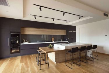 Decoración interior de una gran cocina moderna: más de 200 (foto) ideas de diseño (cortinas, papel tapiz, barra de bar)