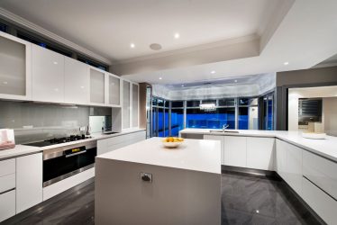 Trang trí nội thất của một nhà bếp hiện đại lớn: 200+ (Ảnh) ý tưởng thiết kế (rèm cửa, giấy dán tường, quầy bar)