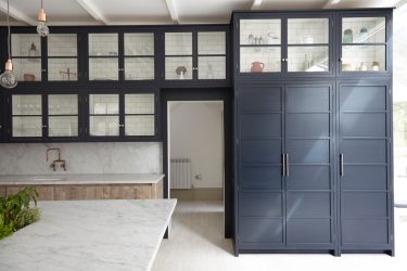 Şık, Konforlu ve Güzel (170+ Fotoğraf): siyah beyaz iç mekan (oturma odası, yatak odası, mutfak)
