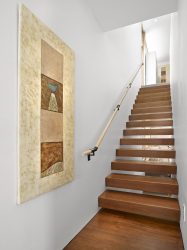Дървени стълби към втория етаж в частна къща (75+ снимки): важни моменти, на които трябва да се обърне внимание при избора
