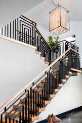 Escaliers en bois menant au deuxième étage dans une maison privée (75+ Photos): points importants auxquels vous devriez prêter attention lorsque vous choisissez